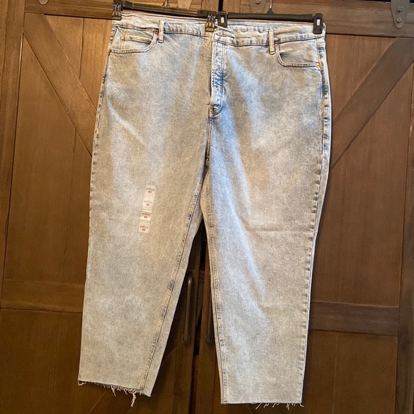 Old Navy Extra High-Rise Sky-Hi Straight Jean - Picture 3 of 7